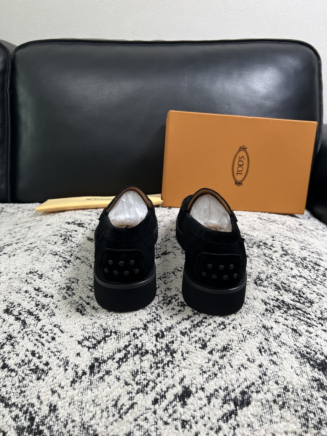 Tods  高品质  顶级工艺品  托德斯  专柜新款，原厂配置意大利进口牛皮面料，高品质复杂拼接工艺，经典的外观搭配气
