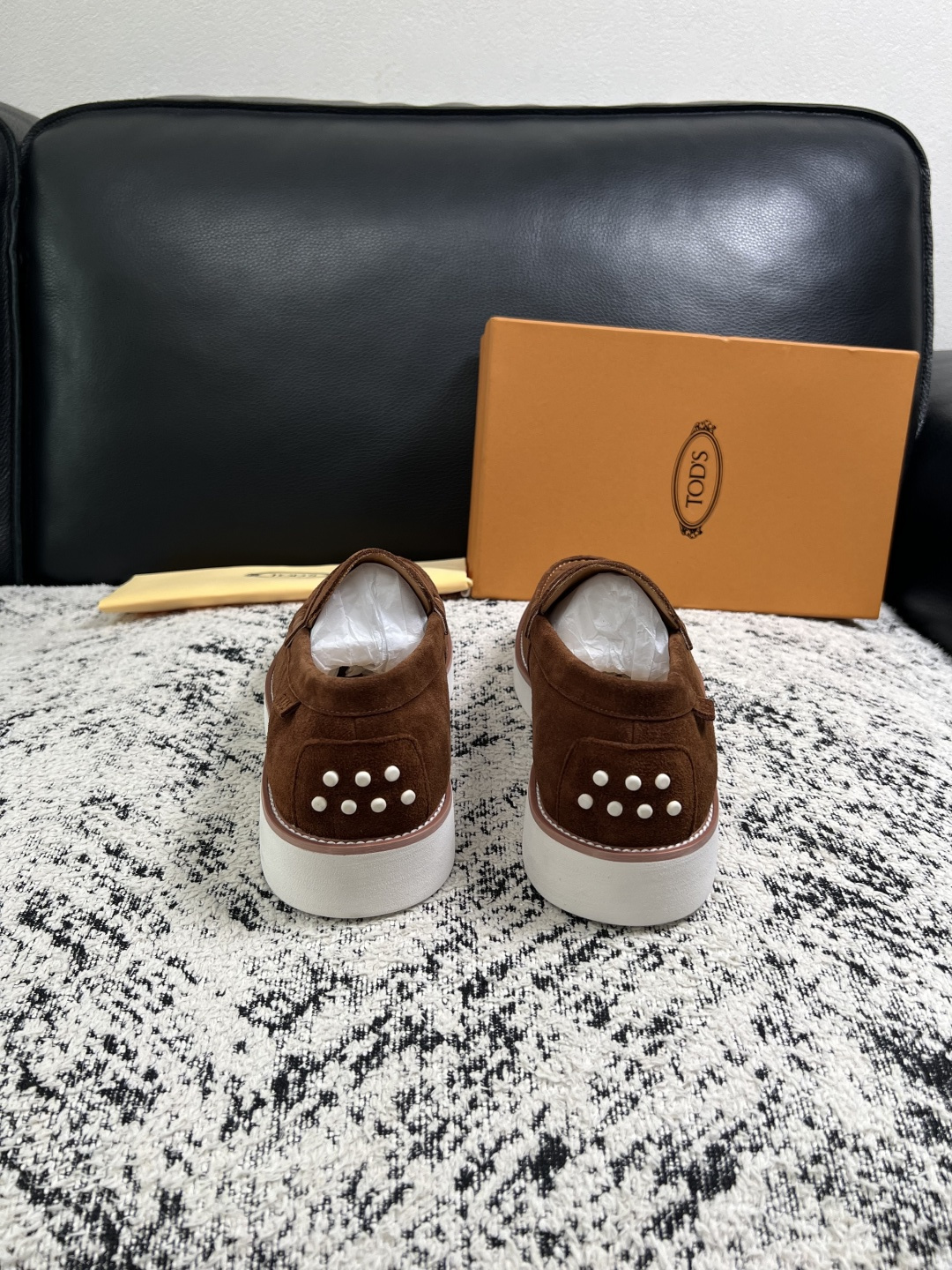 Tods  高品质  顶级工艺品  托德斯  专柜新款，原厂配置意大利进口牛皮面料，高品质复杂拼接工艺，经典的外观搭配气