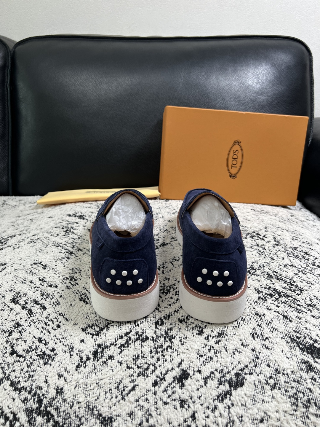Tods  高品质  顶级工艺品  托德斯  专柜新款，原厂配置意大利进口牛皮面料，高品质复杂拼接工艺，经典的外观搭配气