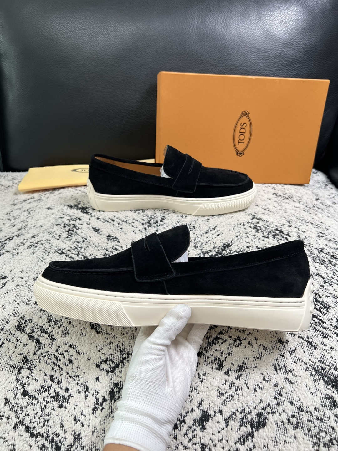 Tods  高品质  顶级工艺品  托德斯  专柜新款，原厂配置意大利进口牛皮面料，高品质复杂拼接工艺，经典的外观搭配气
