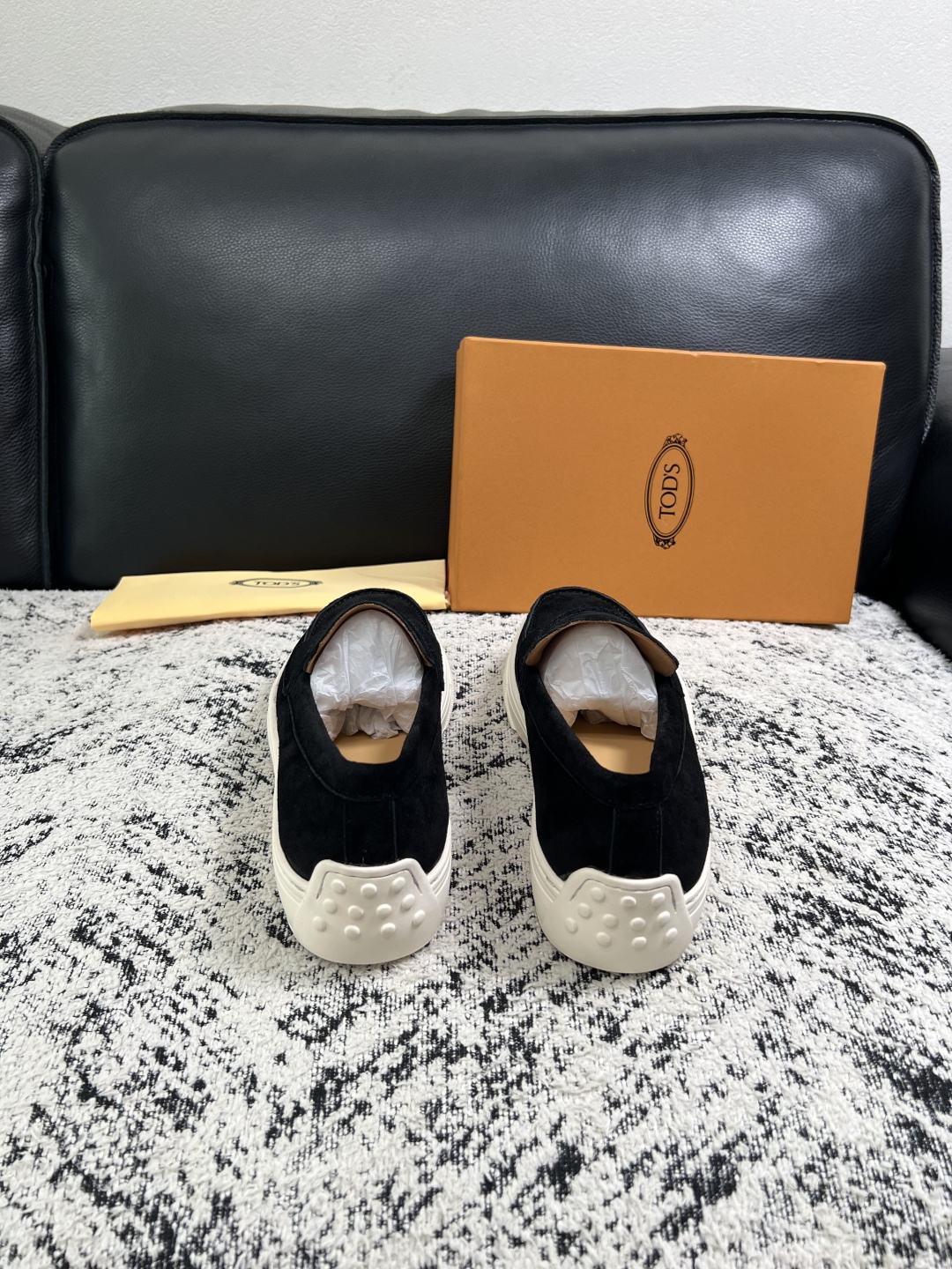 Tods  高品质  顶级工艺品  托德斯  专柜新款，原厂配置意大利进口牛皮面料，高品质复杂拼接工艺，经典的外观搭配气