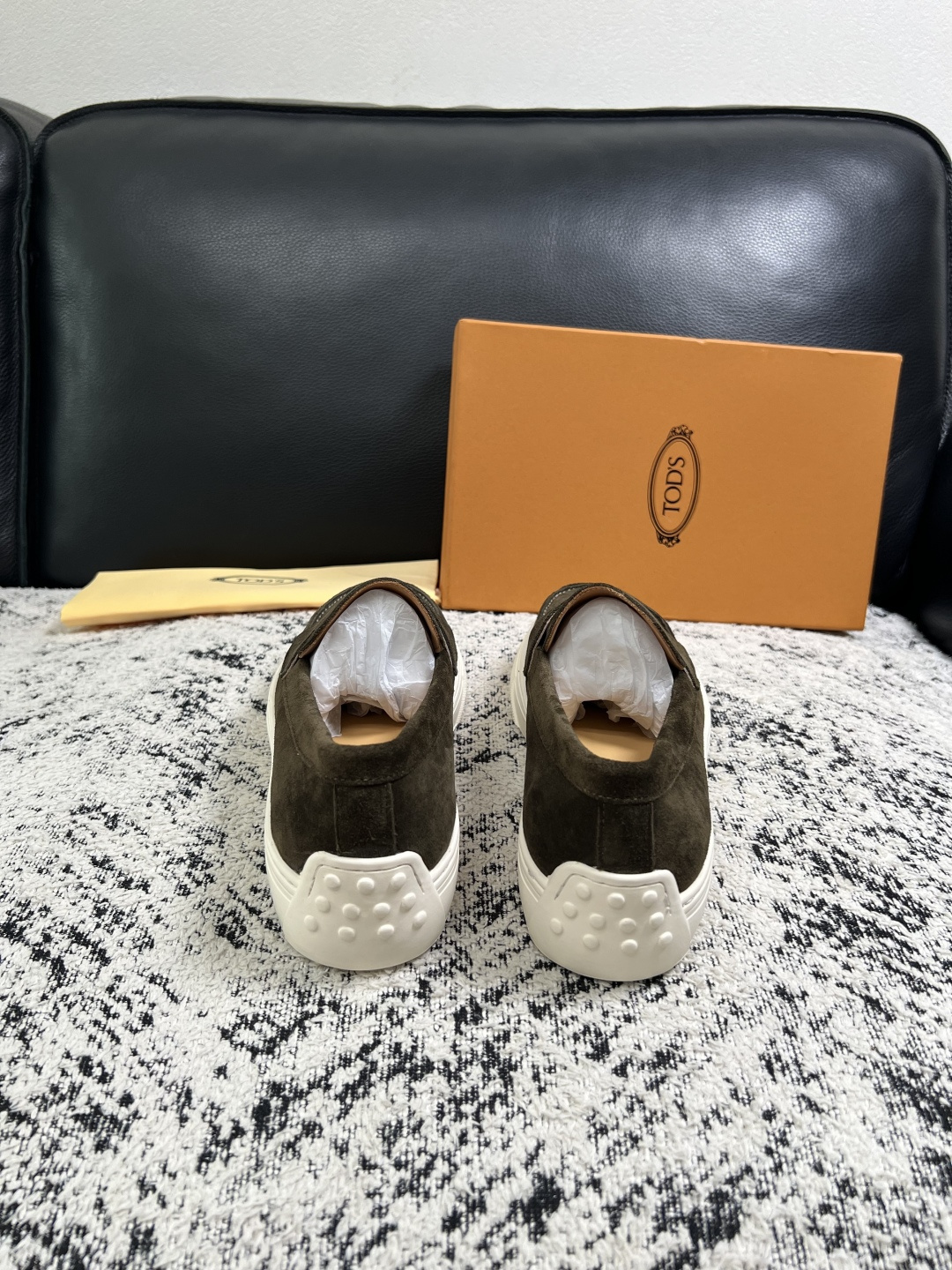 Tods  高品质  顶级工艺品  托德斯  专柜新款，原厂配置意大利进口牛皮面料，高品质复杂拼接工艺，经典的外观搭配气