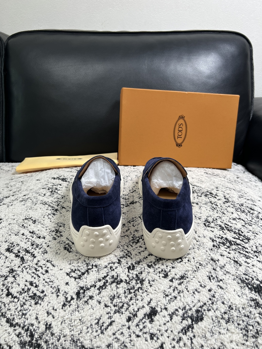 Tods  高品质  顶级工艺品  托德斯  专柜新款，原厂配置意大利进口牛皮面料，高品质复杂拼接工艺，经典的外观搭配气