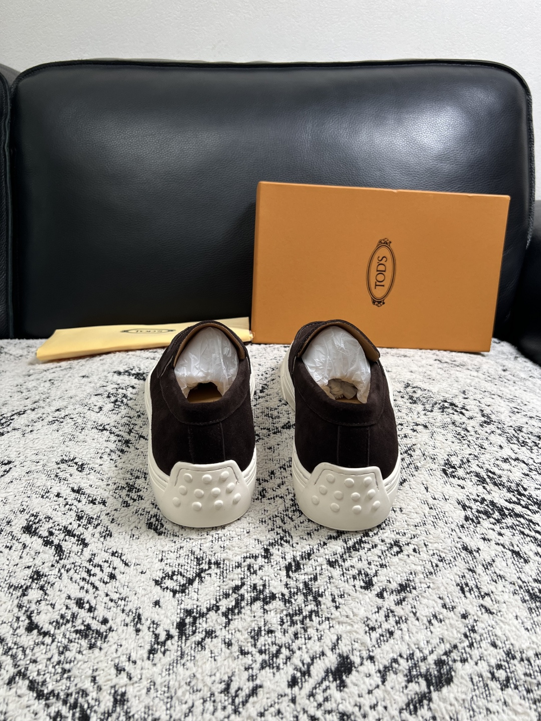 Tods  高品质  顶级工艺品  托德斯  专柜新款，原厂配置意大利进口牛皮面料，高品质复杂拼接工艺，经典的外观搭配气