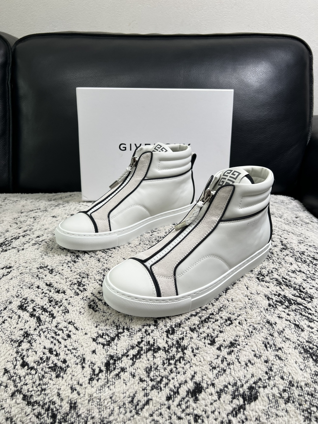Givenchy  高品质   顶级工艺品  纪梵希  靴子专柜新品同步，鞋面意大利进口牛皮面料，进口水染牛皮内里垫，鞋