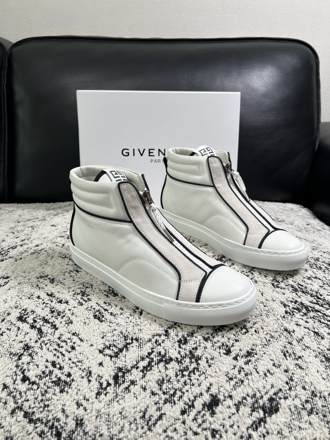 Givenchy  高品质   顶级工艺品  纪梵希  靴子专柜新品同步，鞋面意大利进口牛皮面料，进口水染牛皮内里垫，鞋