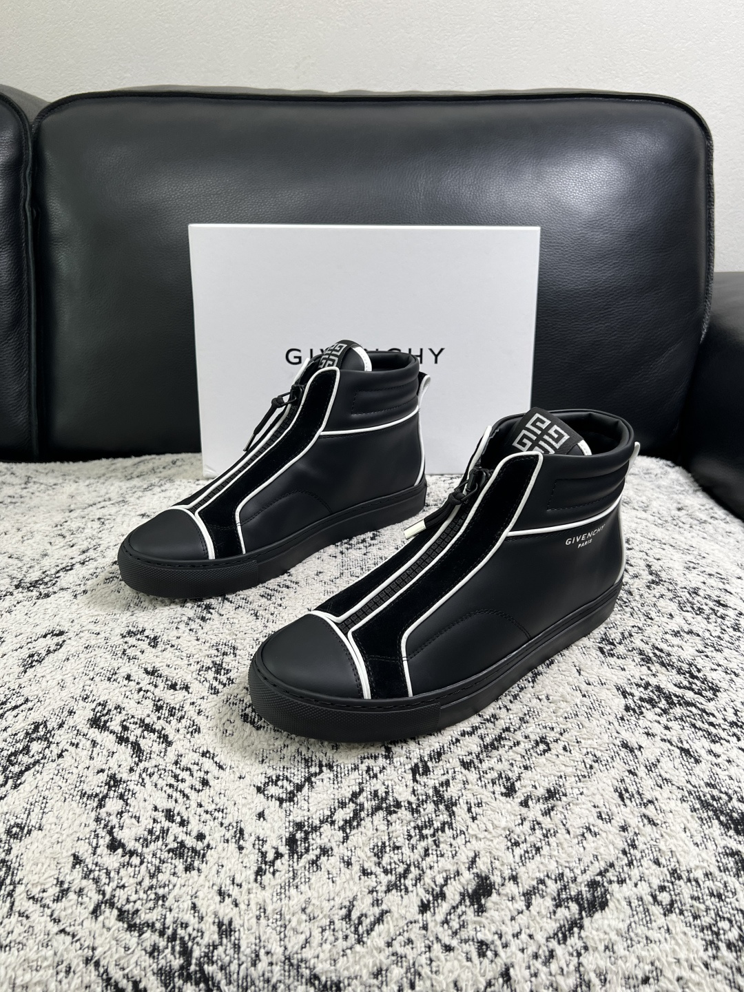 Givenchy  高品质   顶级工艺品  纪梵希  靴子专柜新品同步，鞋面意大利进口牛皮面料，进口水染牛皮内里垫，鞋