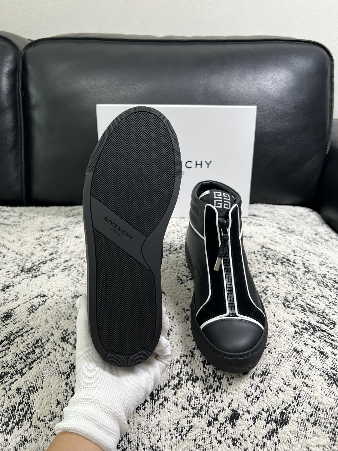 Givenchy  高品质   顶级工艺品  纪梵希  靴子专柜新品同步，鞋面意大利进口牛皮面料，进口水染牛皮内里垫，鞋