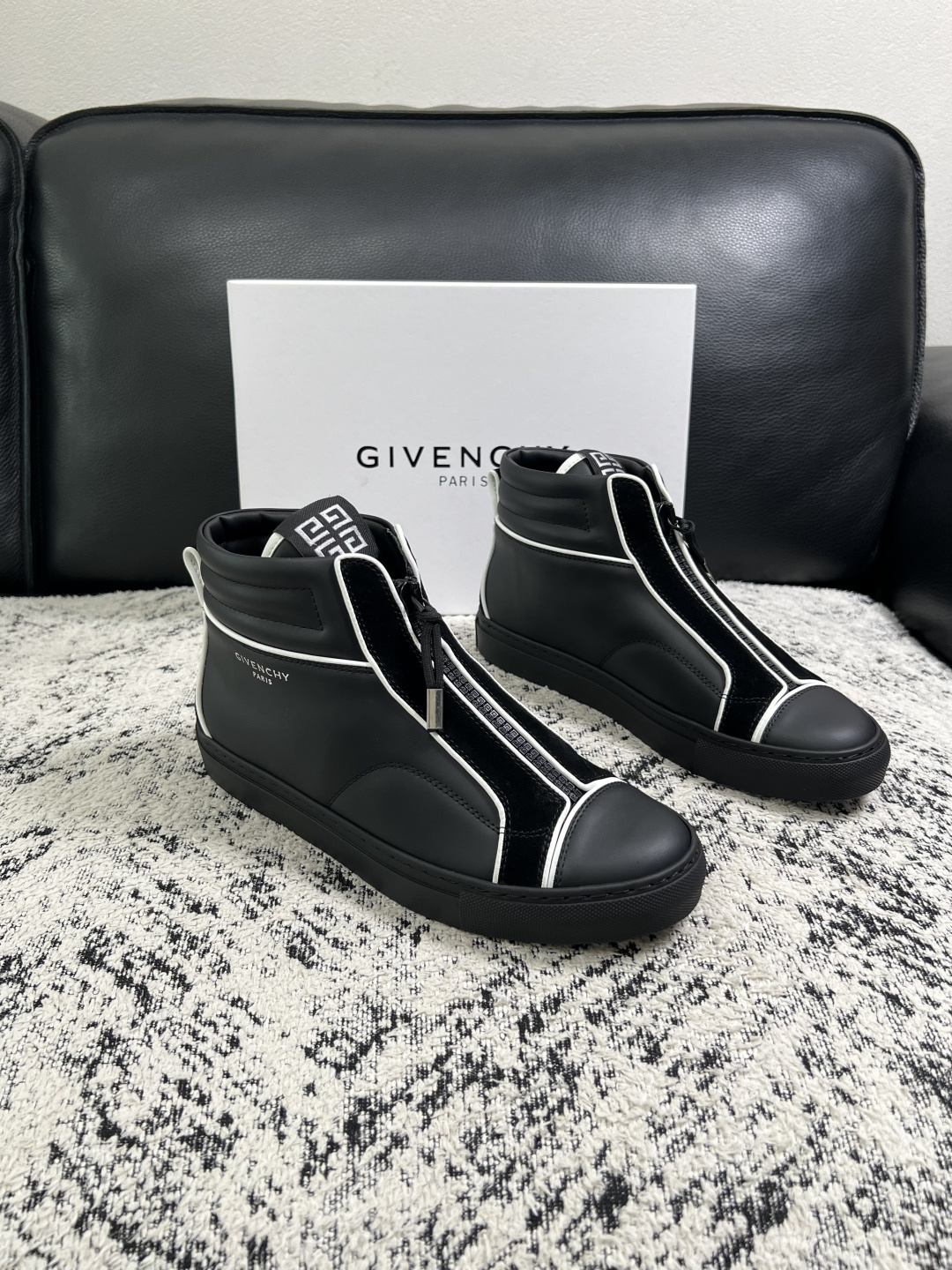 Givenchy  高品质   顶级工艺品  纪梵希  靴子专柜新品同步，鞋面意大利进口牛皮面料，进口水染牛皮内里垫，鞋