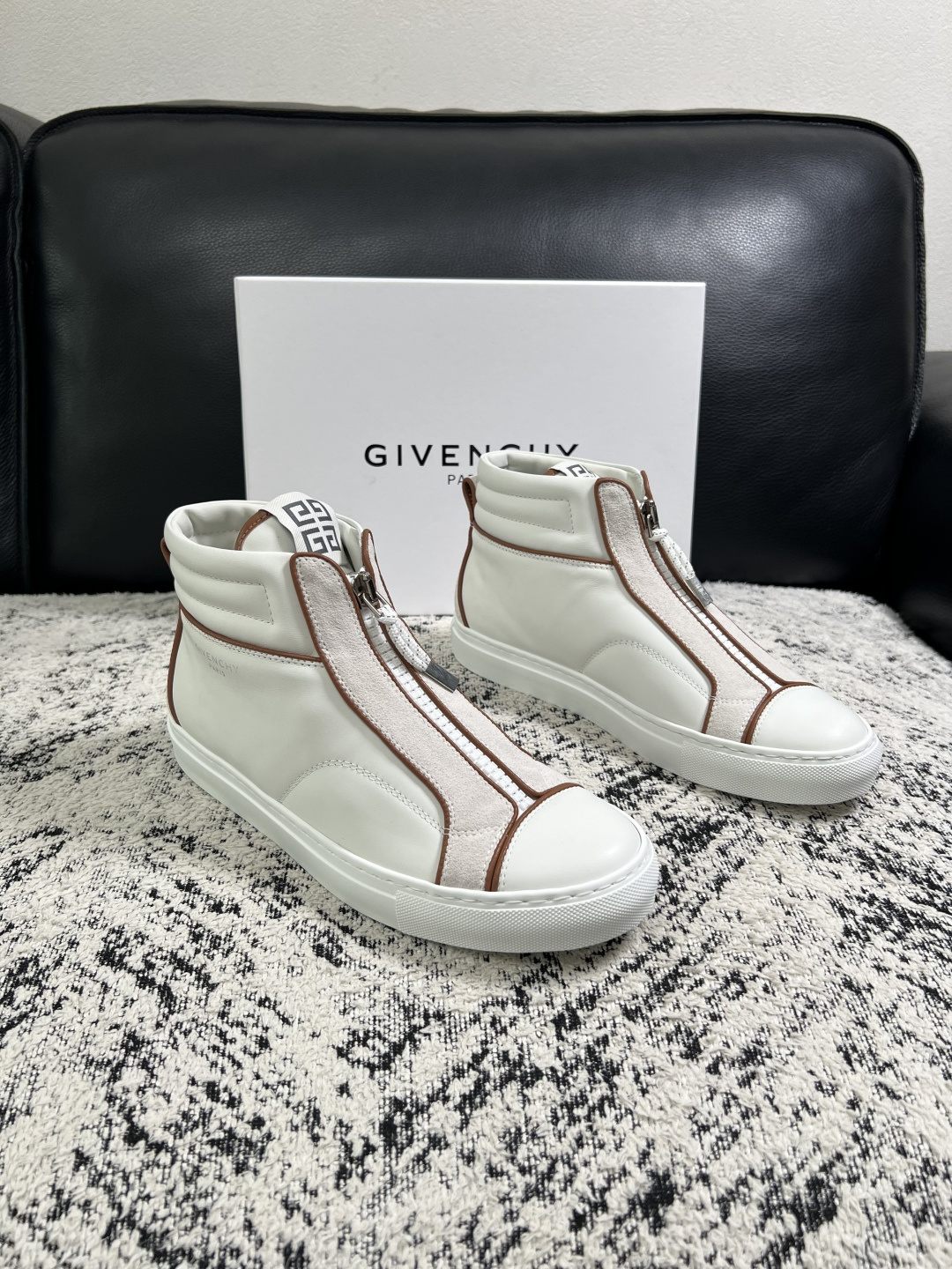 Givenchy  高品质   顶级工艺品  纪梵希  靴子专柜新品同步，鞋面意大利进口牛皮面料，进口水染牛皮内里垫，鞋