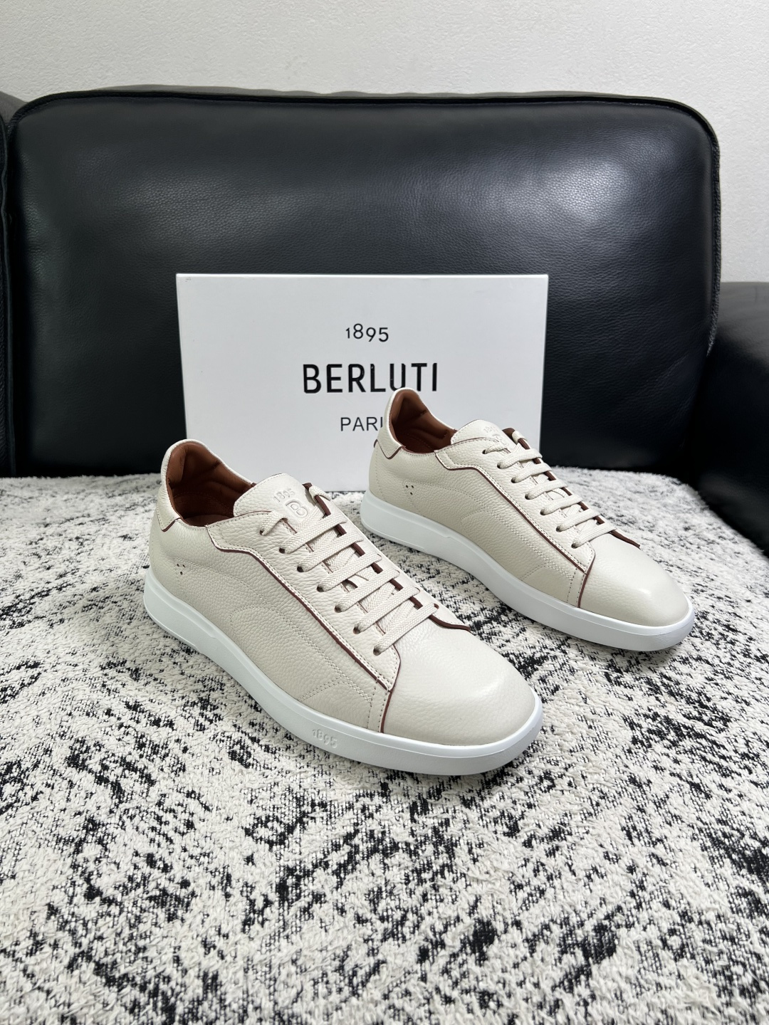 Berluti 高品质 顶级工艺品 布鲁提 专柜同步发售原厂配置,意大利进口擦色开边珠牛皮面料,全进口水染牛皮里垫 Berluti 高品质 顶级工艺品 布鲁提 专柜同步发售原厂配置,意大利进口擦色开边珠牛皮面料,全进口水染牛皮里垫