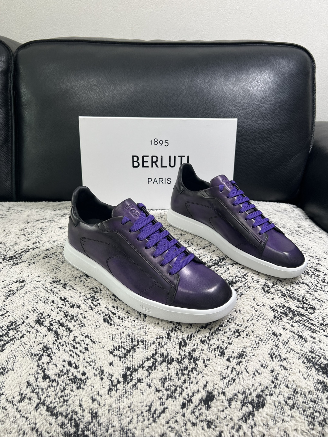 Berluti 高品质 顶级工艺品 布鲁提 专柜同步发售原厂配置,意大利进口擦色开边珠牛皮面料,全进口水染牛皮里垫 Berluti 高品质 顶级工艺品 布鲁提 专柜同步发售原厂配置,意大利进口擦色开边珠牛皮面料,全进口水染牛皮里垫