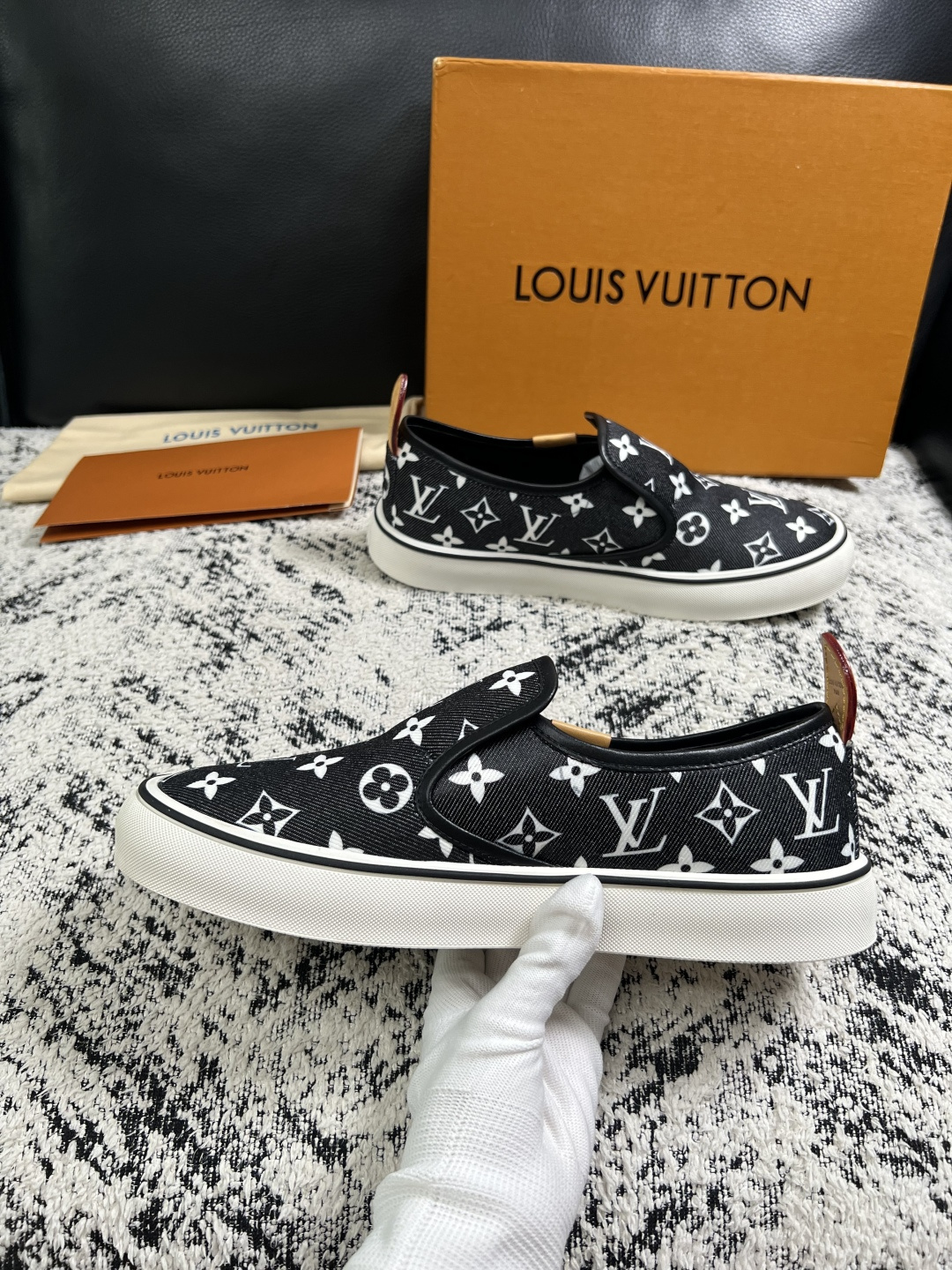 Lv  顶级代购  路易威登 专柜同步，意大利进口面料，进口水染牛皮内里，鞋底：原厂特供原版底，原厂跟单货，码数 39-
