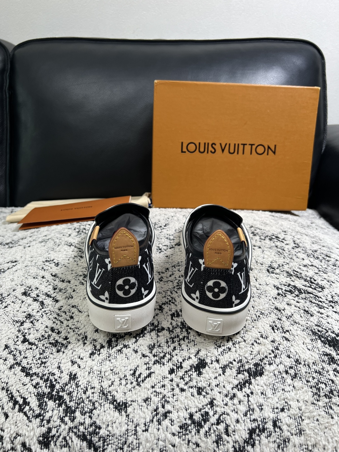Lv  顶级代购  路易威登 专柜同步，意大利进口面料，进口水染牛皮内里，鞋底：原厂特供原版底，原厂跟单货，码数 39-