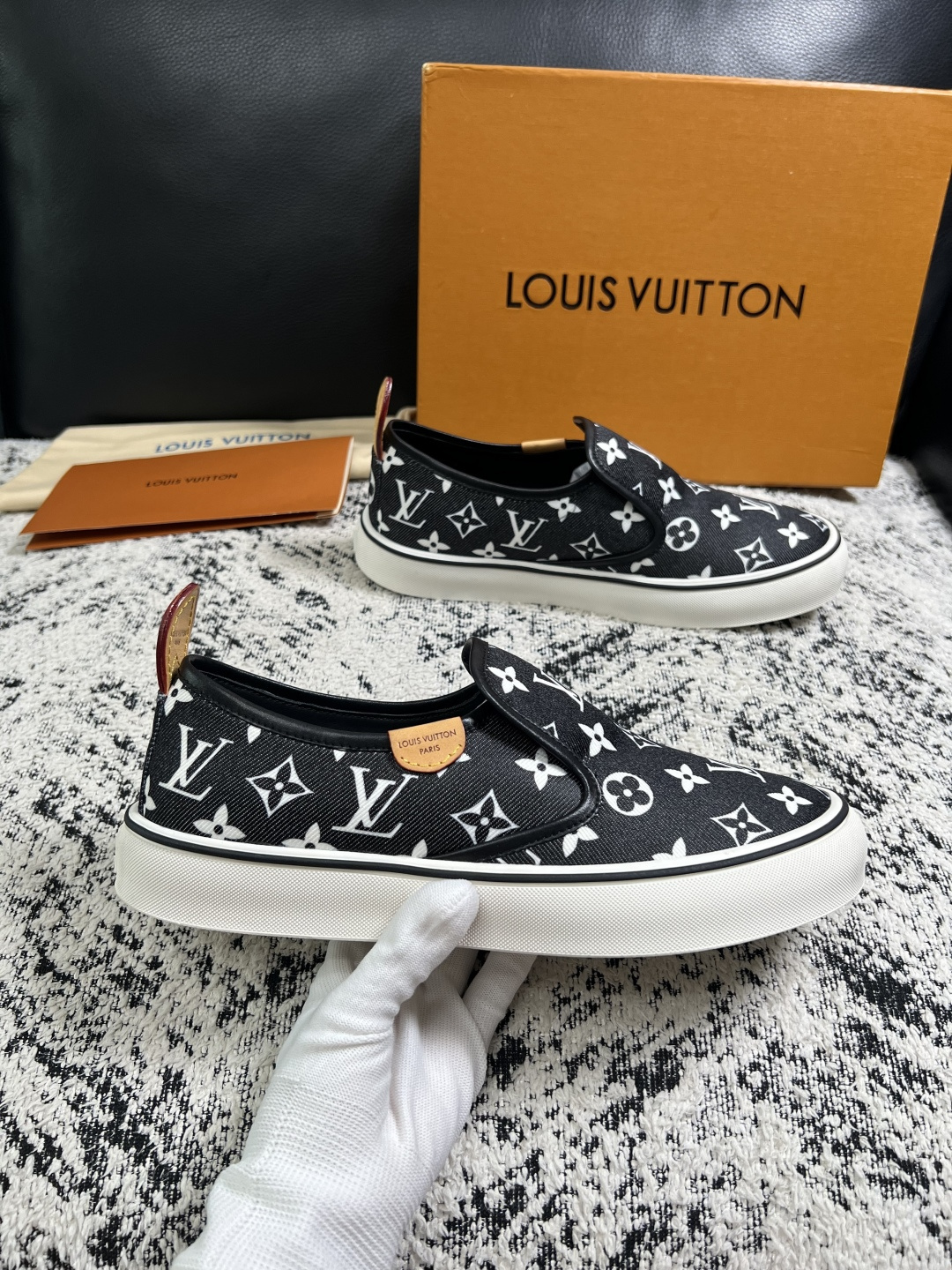 Lv  顶级代购  路易威登 专柜同步，意大利进口面料，进口水染牛皮内里，鞋底：原厂特供原版底，原厂跟单货，码数 39-