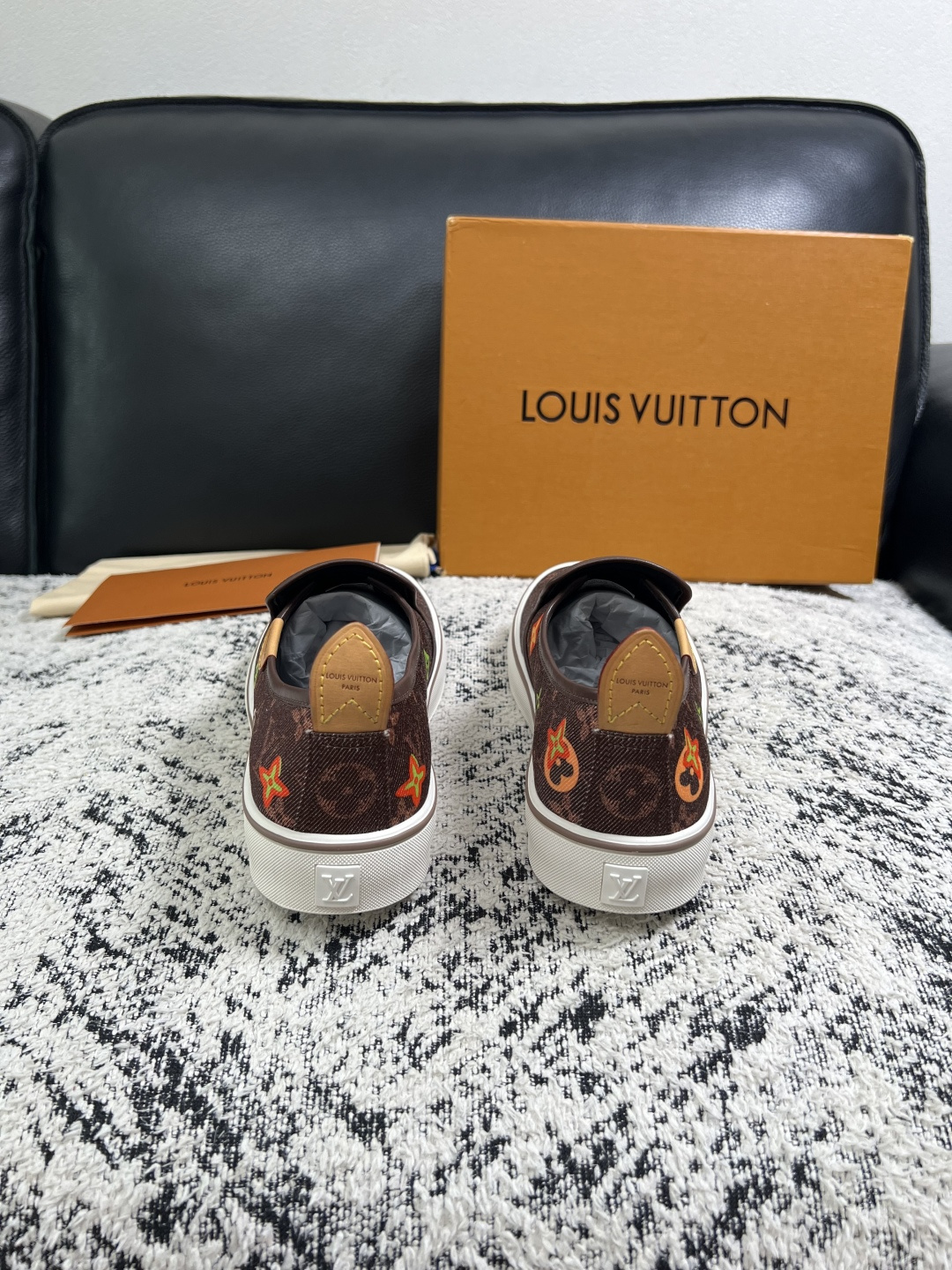 Lv  顶级代购  路易威登 专柜同步，意大利进口面料，进口水染牛皮内里，鞋底：原厂特供原版底，原厂跟单货，码数 39-