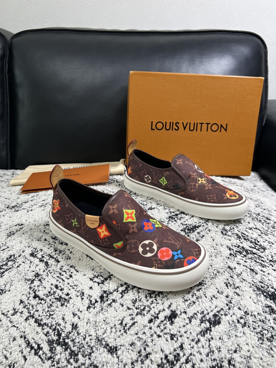 Lv  顶级代购  路易威登 专柜同步，意大利进口面料，进口水染牛皮内里，鞋底：原厂特供原版底，原厂跟单货，码数 39-