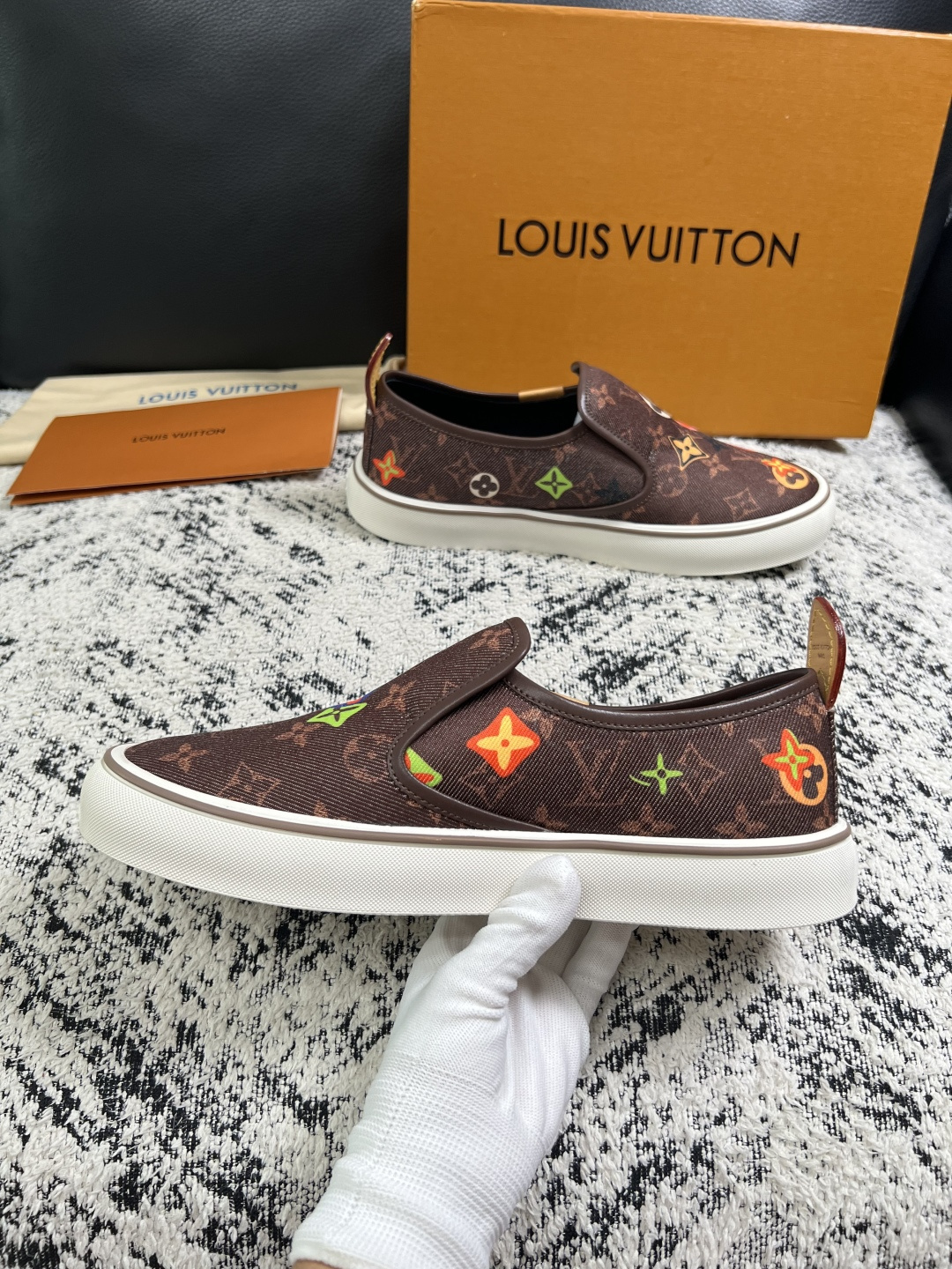 Lv  顶级代购  路易威登 专柜同步，意大利进口面料，进口水染牛皮内里，鞋底：原厂特供原版底，原厂跟单货，码数 39-