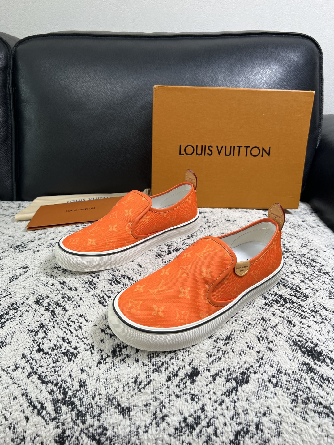 Lv  顶级代购  路易威登 专柜同步，意大利进口面料，进口水染牛皮内里，鞋底：原厂特供原版底，原厂跟单货，码数 39-