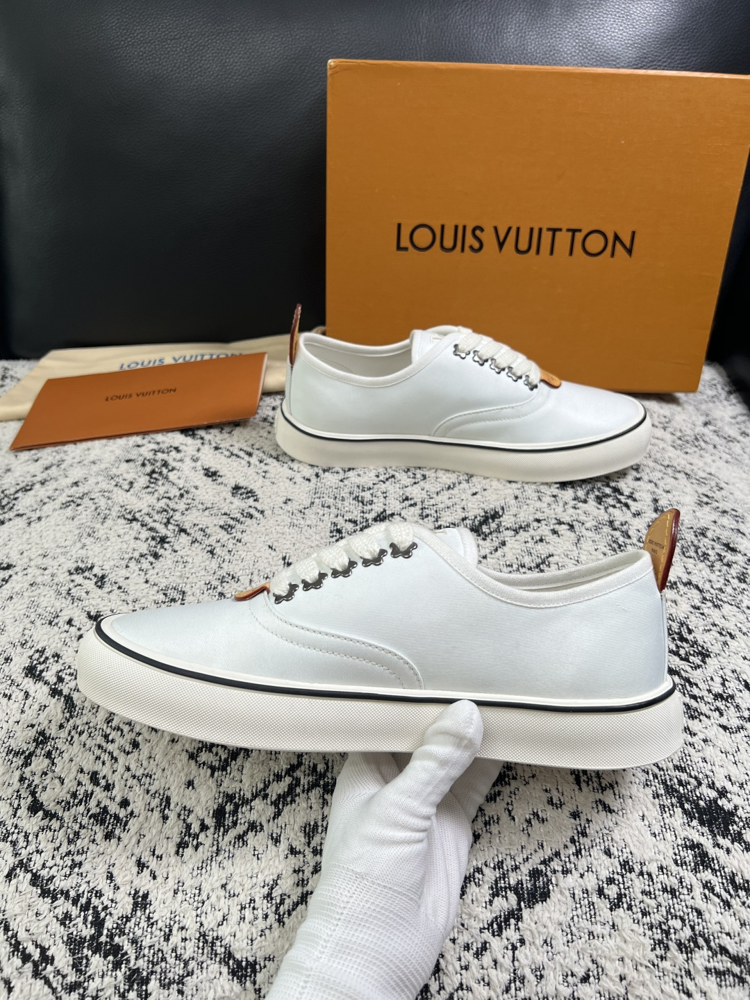 Lv  顶级代购  路易威登 专柜同步，意大利进口面料，进口水染牛皮内里，鞋底：原厂特供原版底，原厂跟单货，码数 39-
