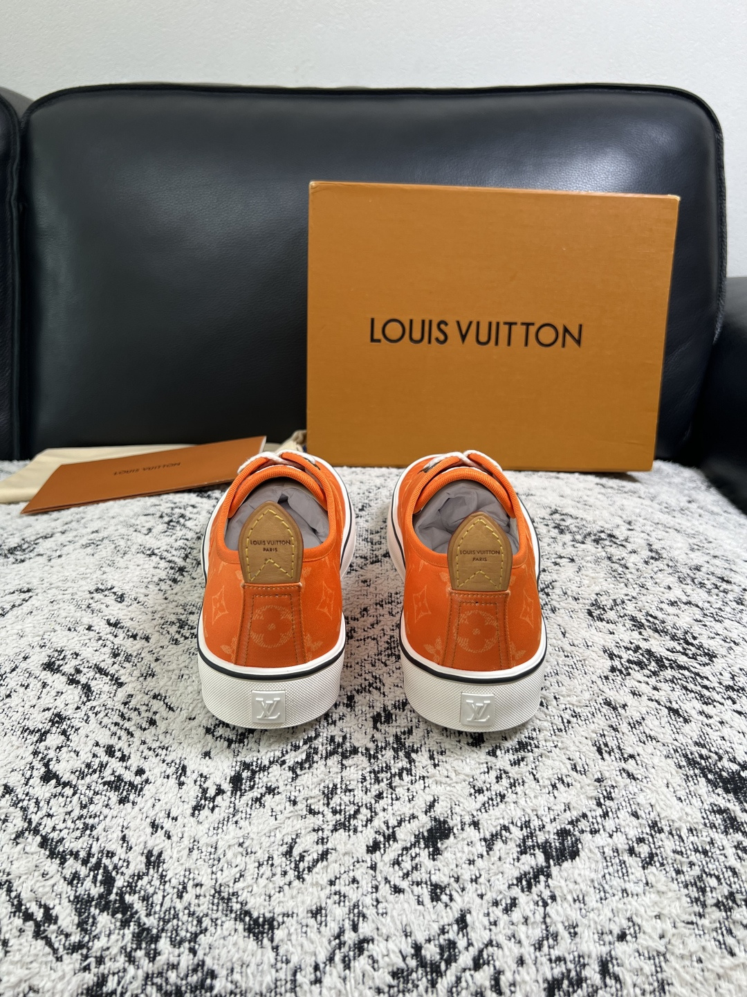 Lv  顶级代购  路易威登 专柜同步，意大利进口面料，进口水染牛皮内里，鞋底：原厂特供原版底，原厂跟单货，码数 39-