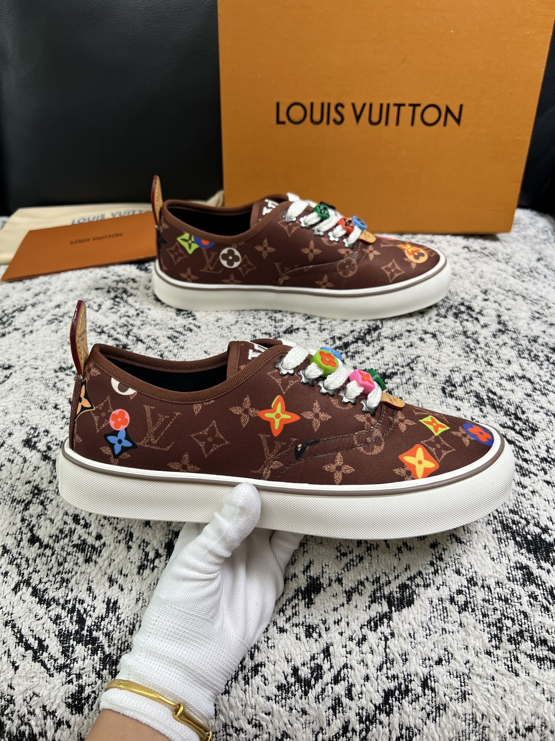 Lv  顶级代购  路易威登 专柜同步，意大利进口面料，进口水染牛皮内里，鞋底：原厂特供原版底，原厂跟单货，码数 39-