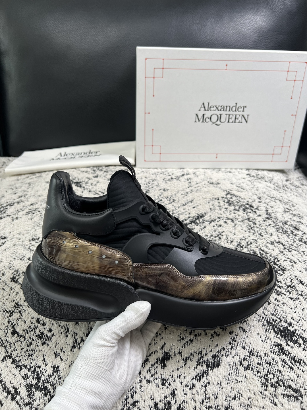 Alexander McQueen  高品质  顶级工艺品  麦昆  专柜同步 原厂配置，意大利进口原版牛皮面料，高品质