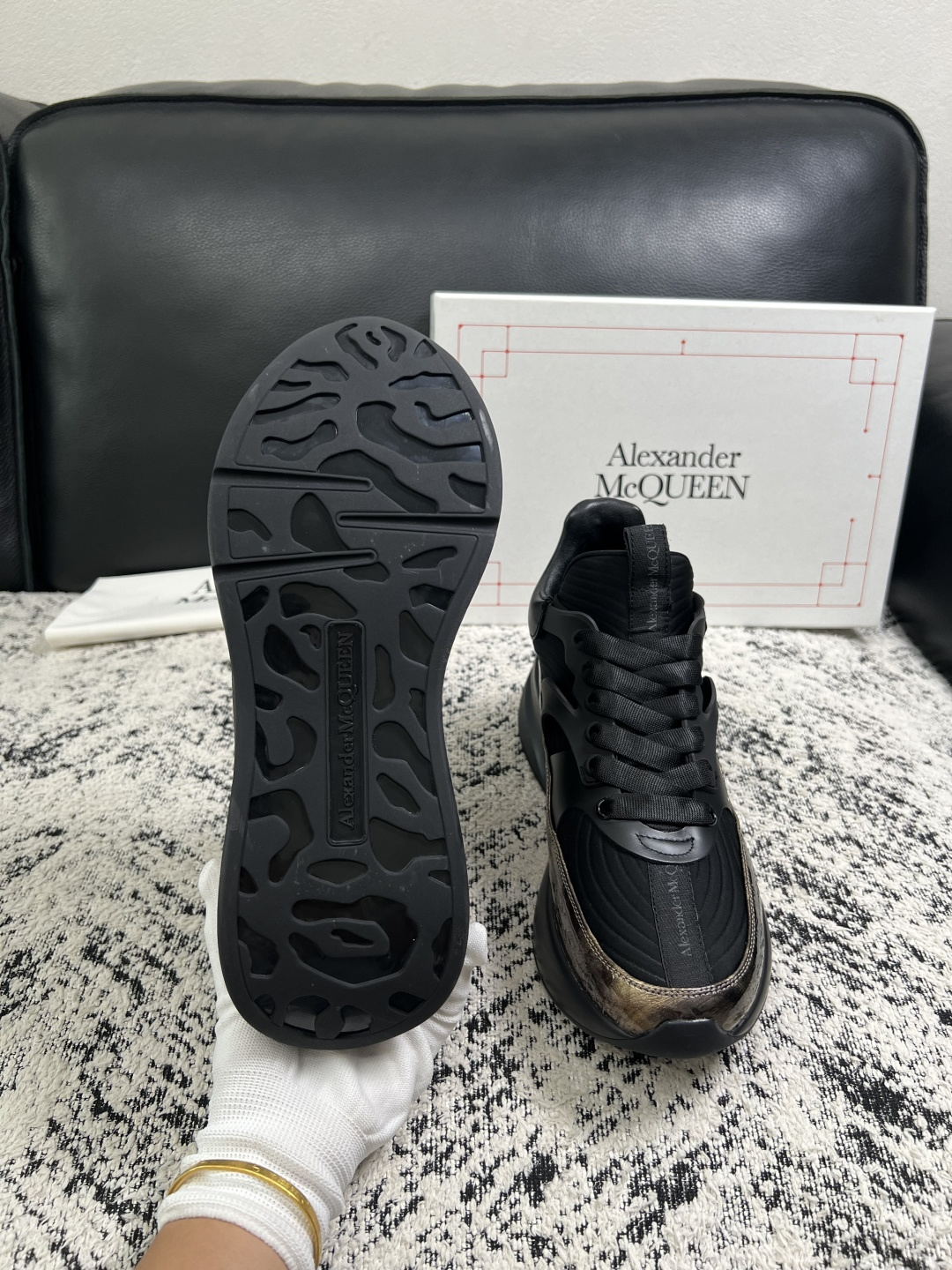 Alexander McQueen  高品质  顶级工艺品  麦昆  专柜同步 原厂配置，意大利进口原版牛皮面料，高品质