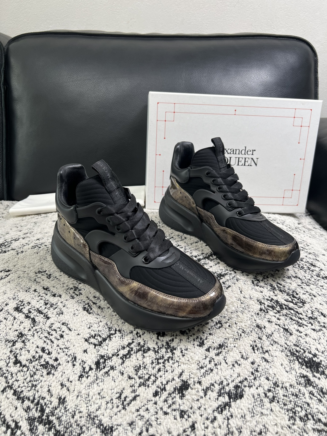 Alexander McQueen  高品质  顶级工艺品  麦昆  专柜同步 原厂配置，意大利进口原版牛皮面料，高品质