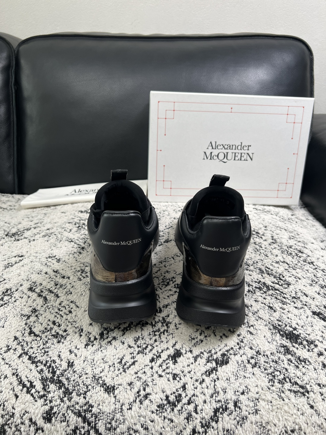 Alexander McQueen  高品质  顶级工艺品  麦昆  专柜同步 原厂配置，意大利进口原版牛皮面料，高品质