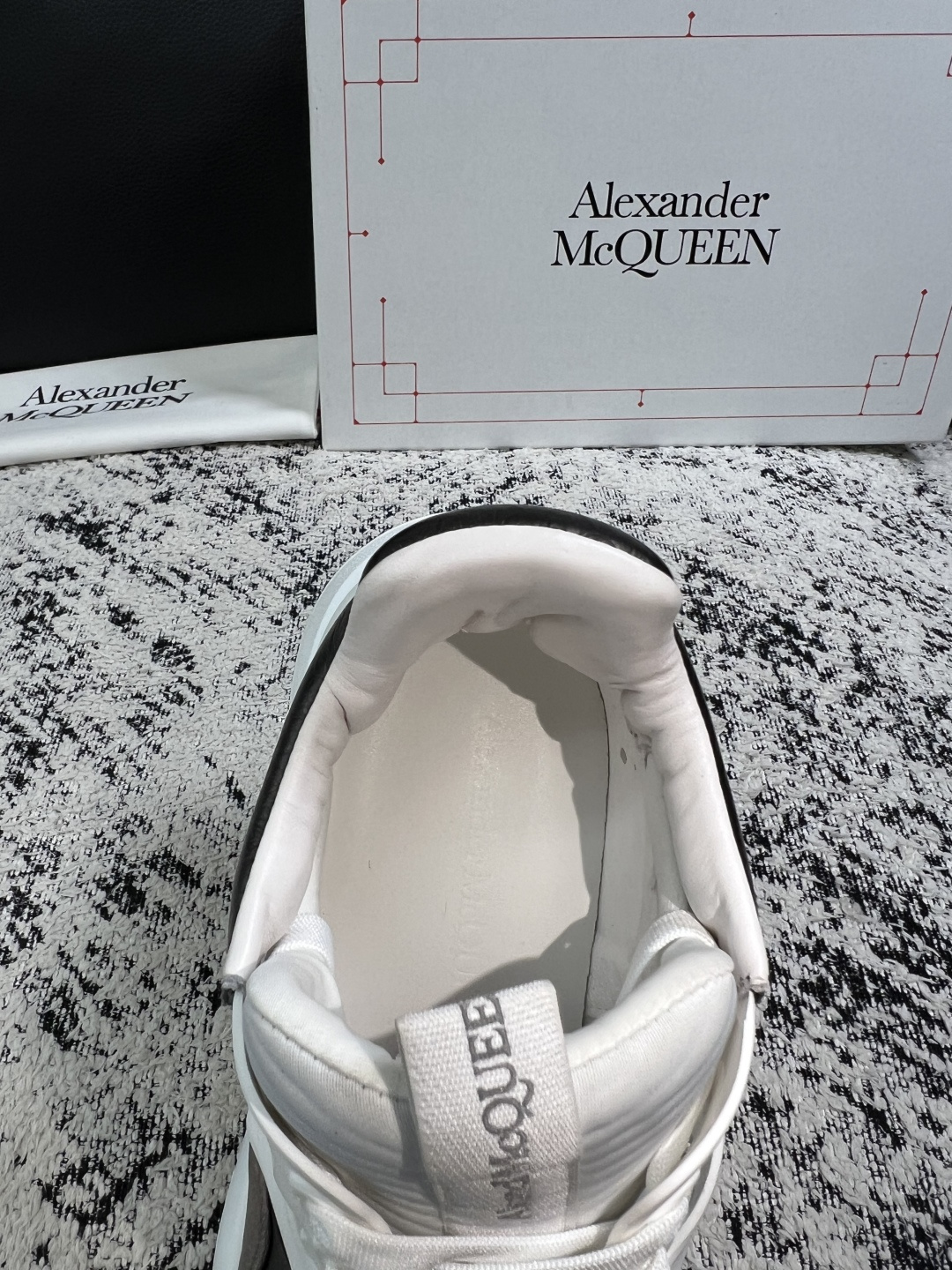 Alexander McQueen  高品质  顶级工艺品  麦昆  专柜同步 原厂配置，意大利进口原版牛皮面料，高品质