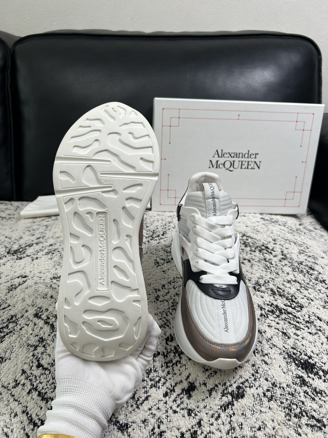 Alexander McQueen  高品质  顶级工艺品  麦昆  专柜同步 原厂配置，意大利进口原版牛皮面料，高品质