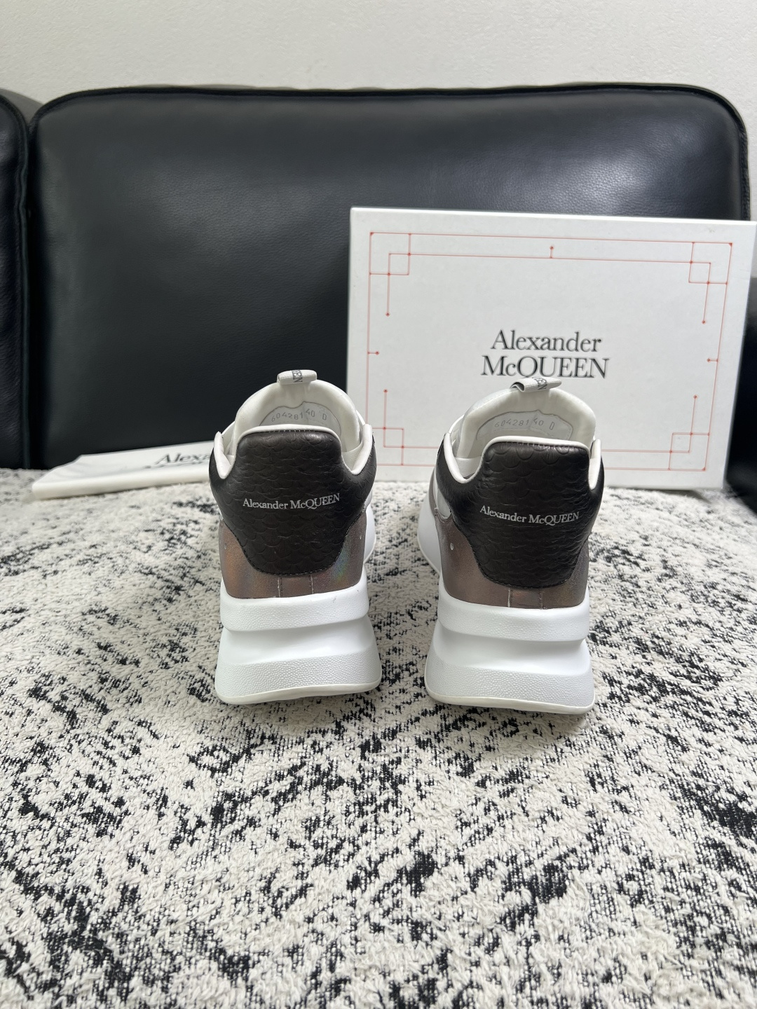 Alexander McQueen  高品质  顶级工艺品  麦昆  专柜同步 原厂配置，意大利进口原版牛皮面料，高品质