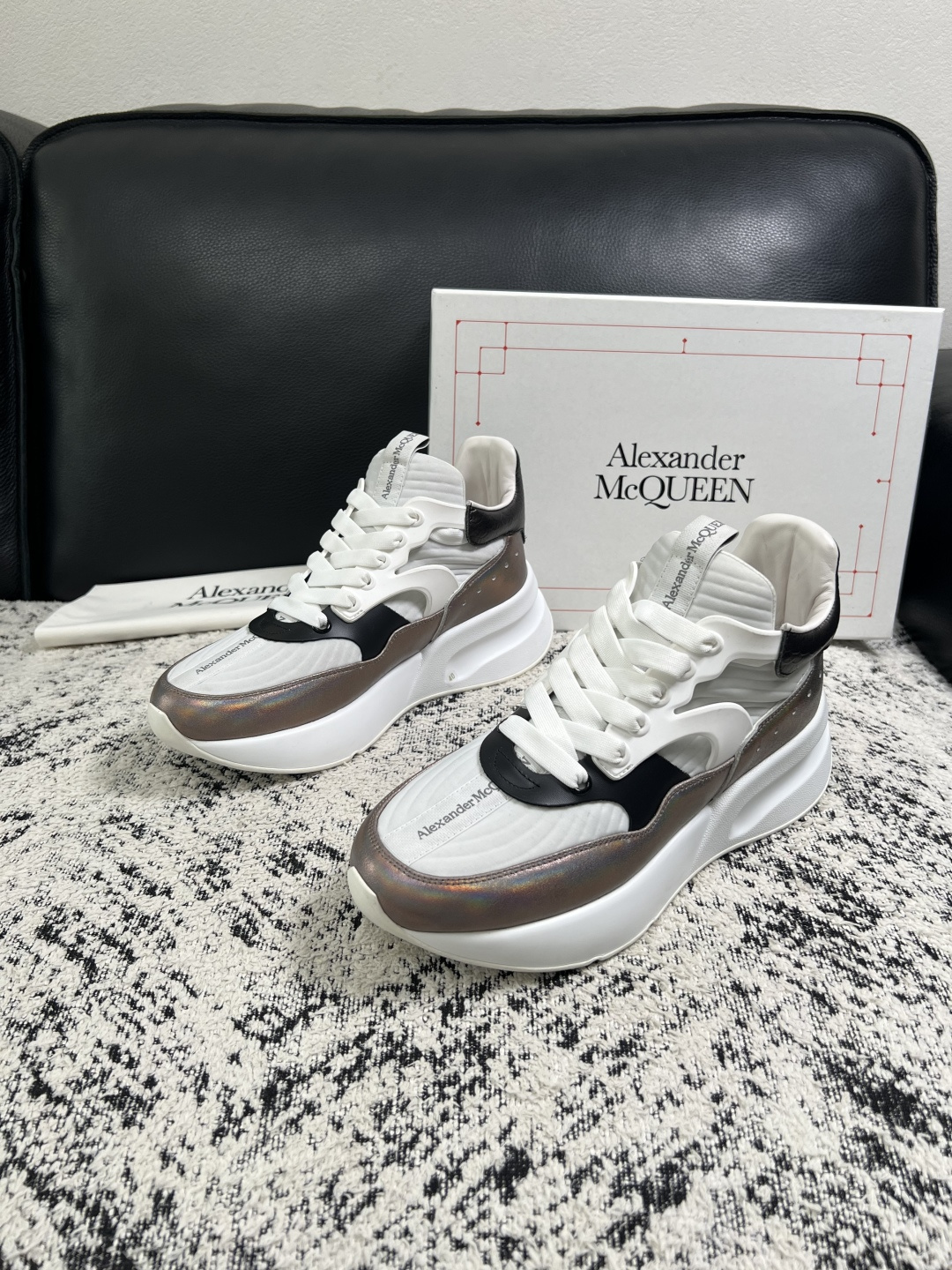 Alexander McQueen  高品质  顶级工艺品  麦昆  专柜同步 原厂配置，意大利进口原版牛皮面料，高品质