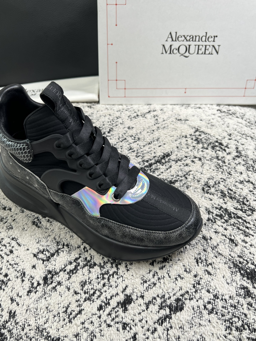 Alexander McQueen  高品质  顶级工艺品  麦昆  专柜同步 原厂配置，意大利进口原版牛皮面料，高品质