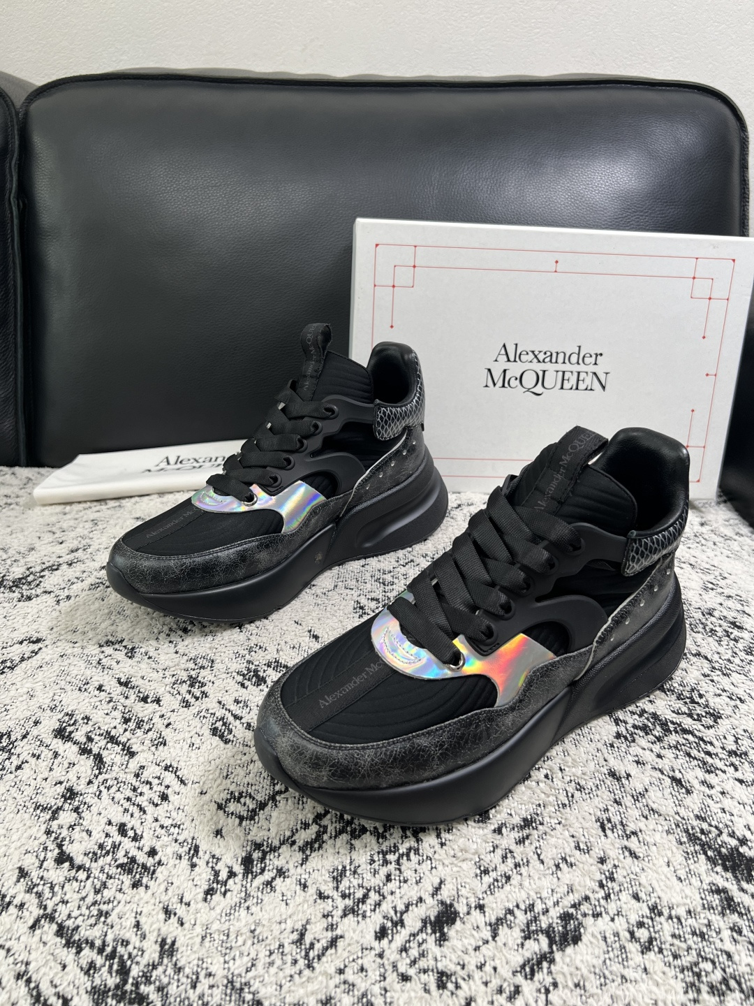Alexander McQueen  高品质  顶级工艺品  麦昆  专柜同步 原厂配置，意大利进口原版牛皮面料，高品质