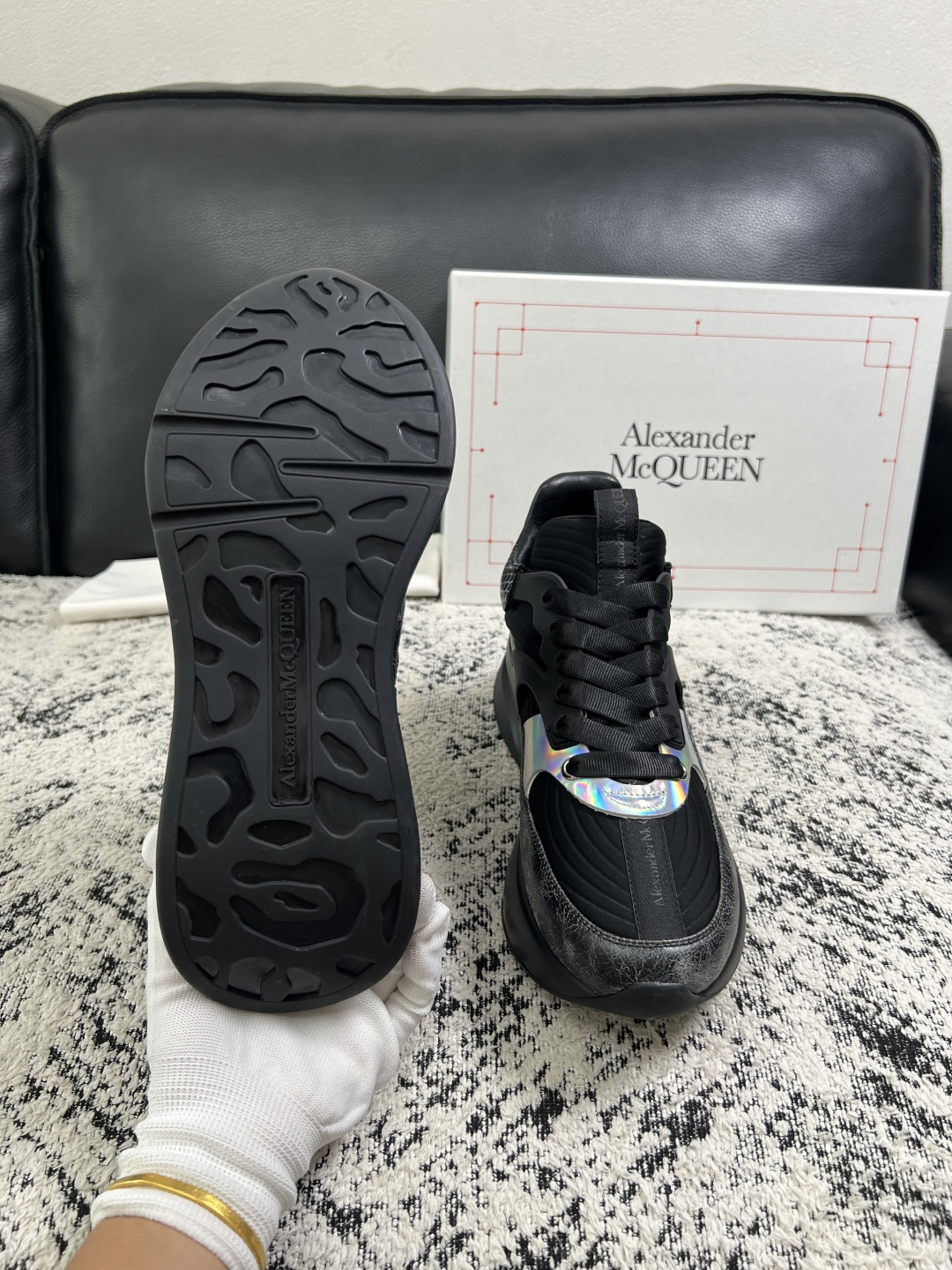 Alexander McQueen  高品质  顶级工艺品  麦昆  专柜同步 原厂配置，意大利进口原版牛皮面料，高品质
