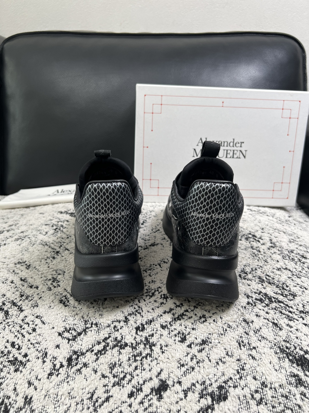 Alexander McQueen  高品质  顶级工艺品  麦昆  专柜同步 原厂配置，意大利进口原版牛皮面料，高品质