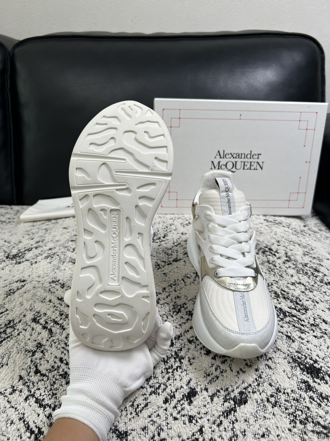 Alexander McQueen  高品质  顶级工艺品  麦昆  专柜同步 原厂配置，意大利进口原版牛皮面料，高品质