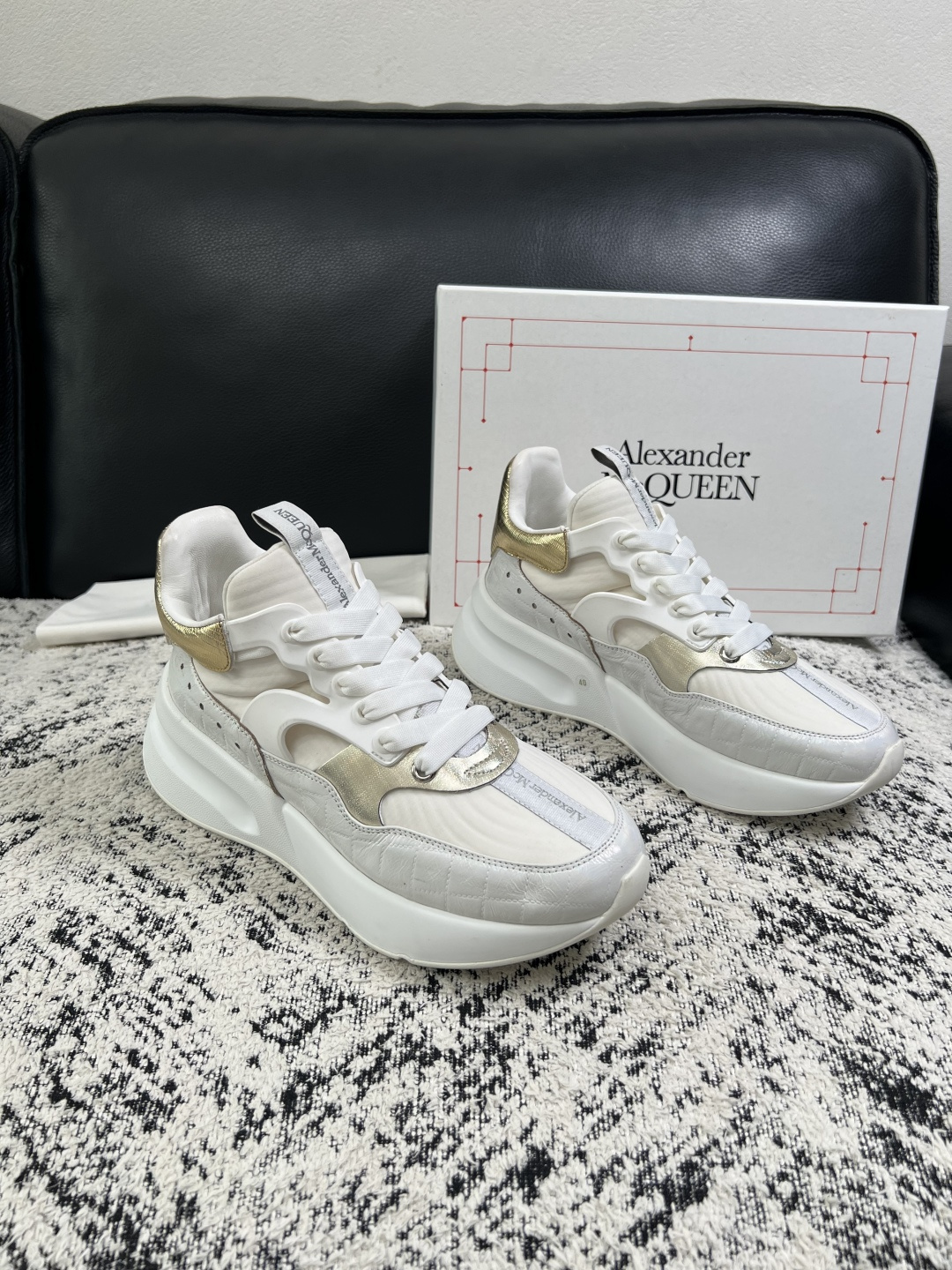 Alexander McQueen  高品质  顶级工艺品  麦昆  专柜同步 原厂配置，意大利进口原版牛皮面料，高品质