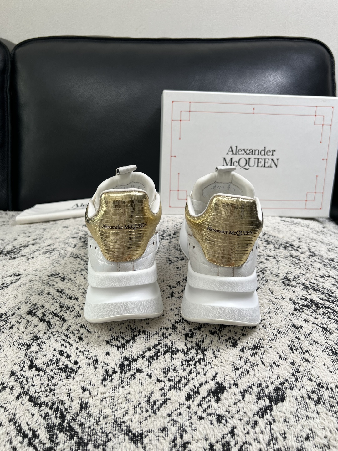 Alexander McQueen  高品质  顶级工艺品  麦昆  专柜同步 原厂配置，意大利进口原版牛皮面料，高品质
