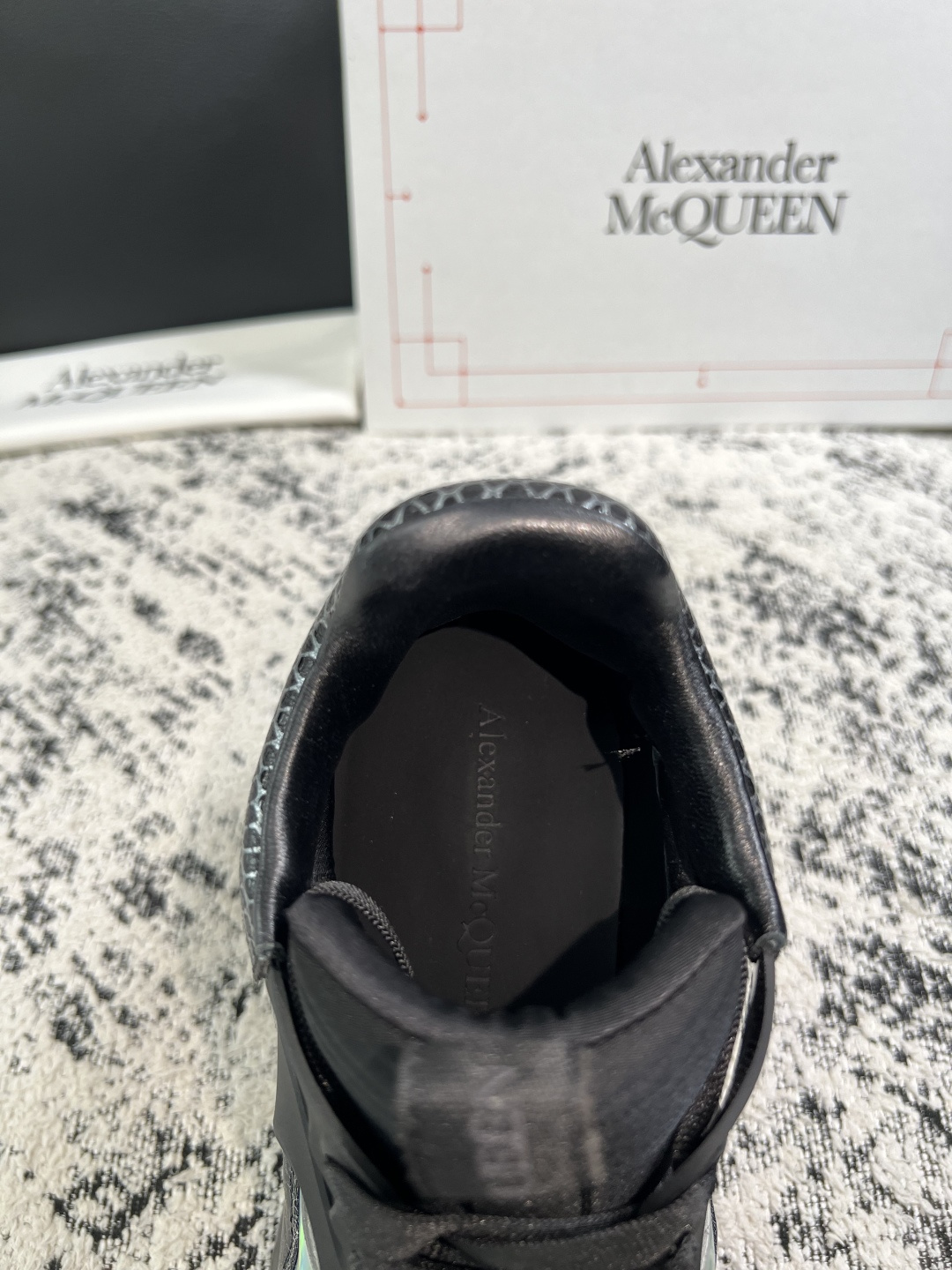 Alexander McQueen  高品质  顶级工艺品  麦昆  专柜同步 原厂配置，意大利进口原版牛皮面料，高品质