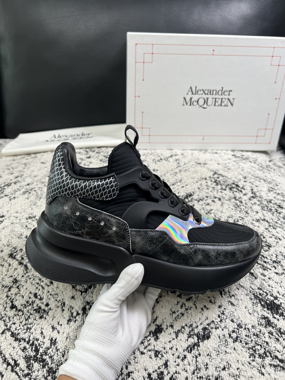 Alexander McQueen  高品质  顶级工艺品  麦昆  专柜同步 原厂配置，意大利进口原版牛皮面料，高品质
