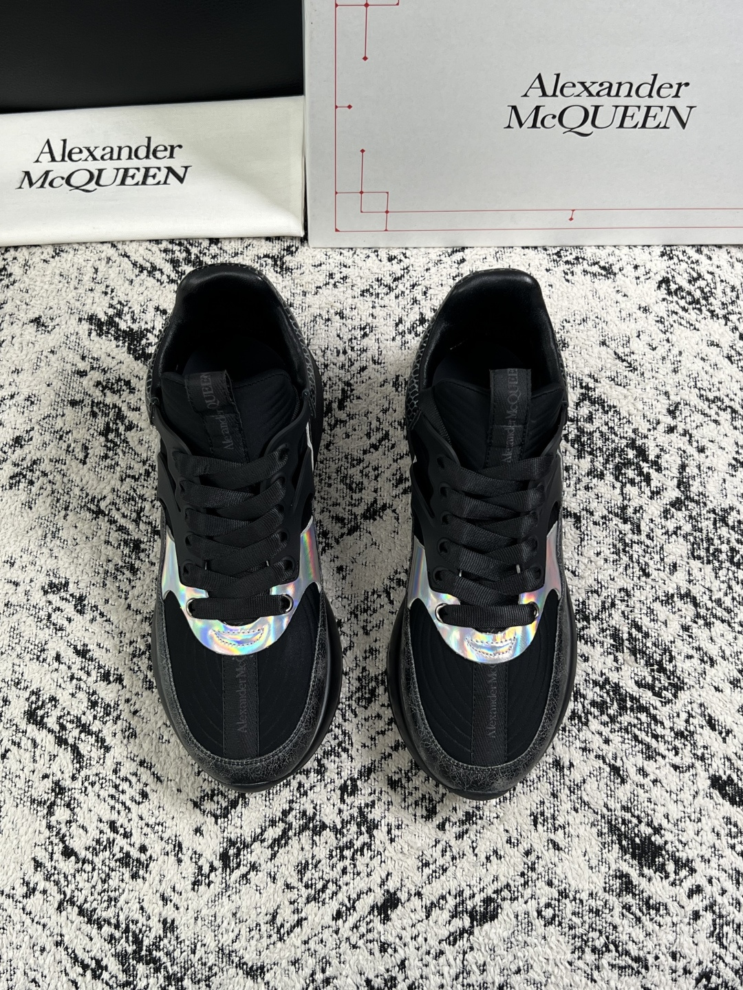 Alexander McQueen  高品质  顶级工艺品  麦昆  专柜同步 原厂配置，意大利进口原版牛皮面料，高品质