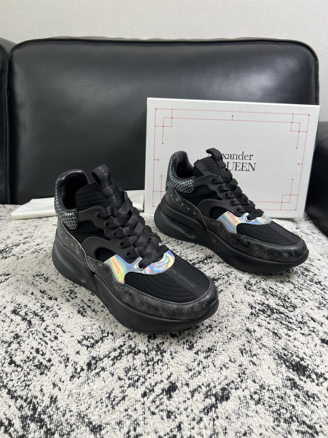 Alexander McQueen  高品质  顶级工艺品  麦昆  专柜同步 原厂配置，意大利进口原版牛皮面料，高品质