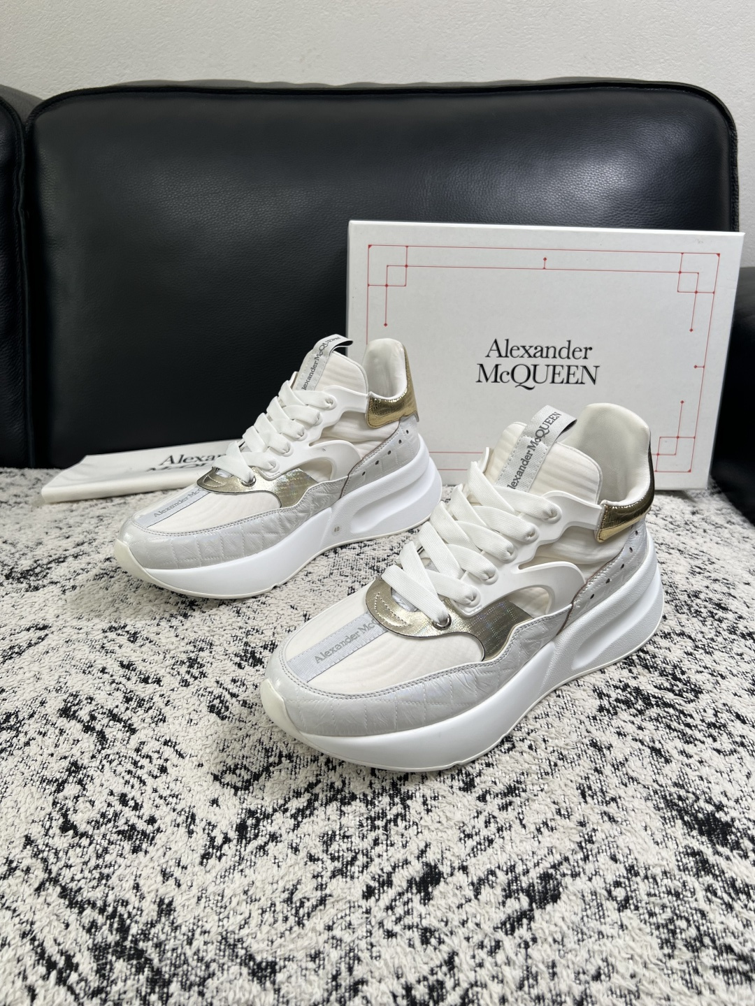 Alexander McQueen  高品质  顶级工艺品  麦昆  专柜同步 原厂配置，意大利进口原版牛皮面料，高品质