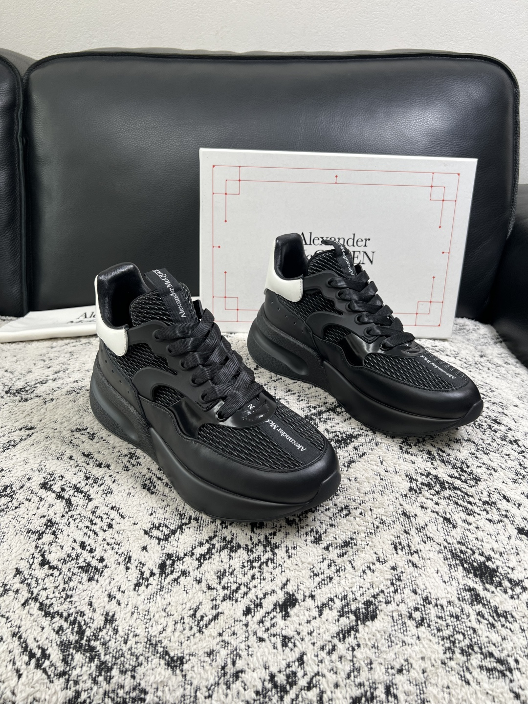 Alexander McQueen  高品质  顶级工艺品  麦昆  专柜同步 原厂配置，意大利进口原版牛皮面料，高品质