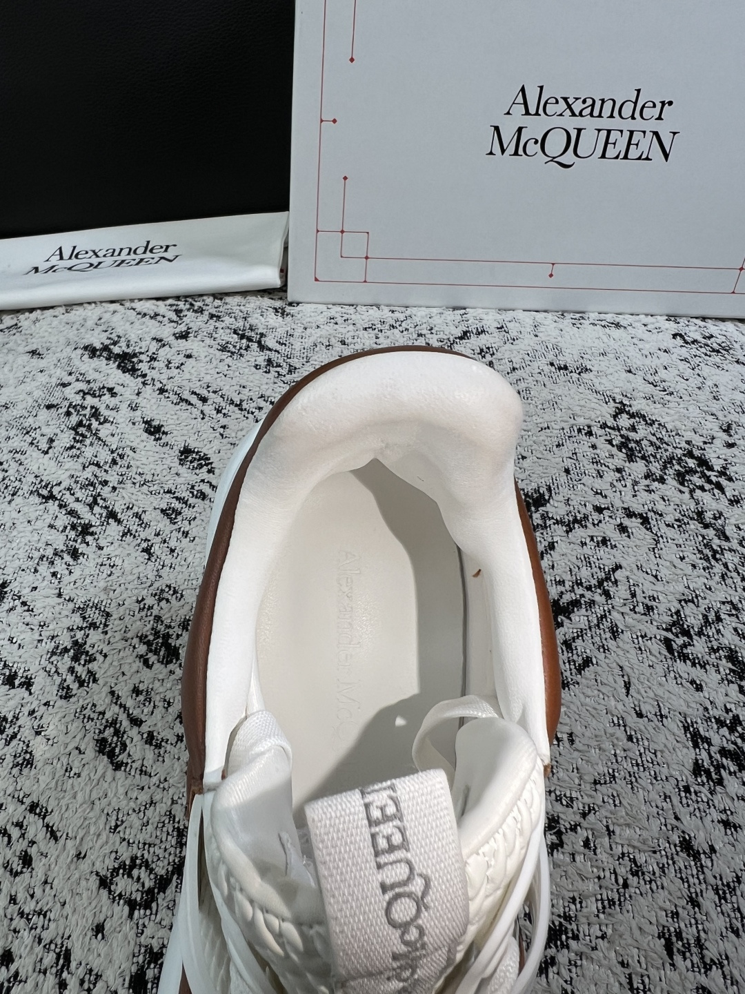Alexander McQueen  高品质  顶级工艺品  麦昆  专柜同步 原厂配置，意大利进口原版牛皮面料，高品质