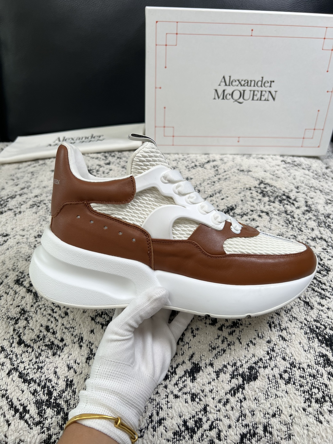 Alexander McQueen  高品质  顶级工艺品  麦昆  专柜同步 原厂配置，意大利进口原版牛皮面料，高品质