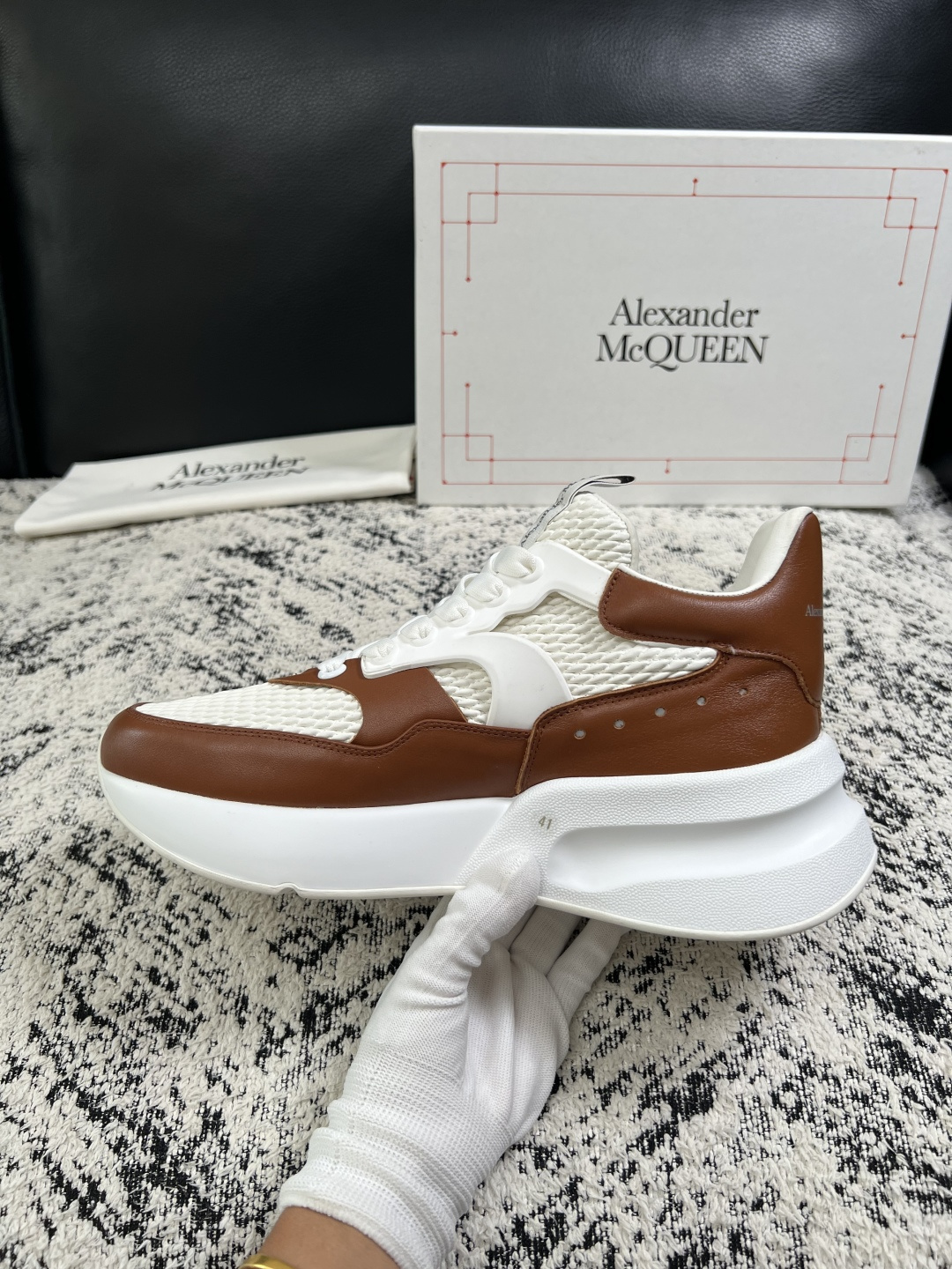 Alexander McQueen  高品质  顶级工艺品  麦昆  专柜同步 原厂配置，意大利进口原版牛皮面料，高品质